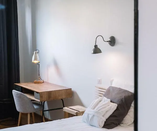 Pradelle Et Swimming Pool Hotel